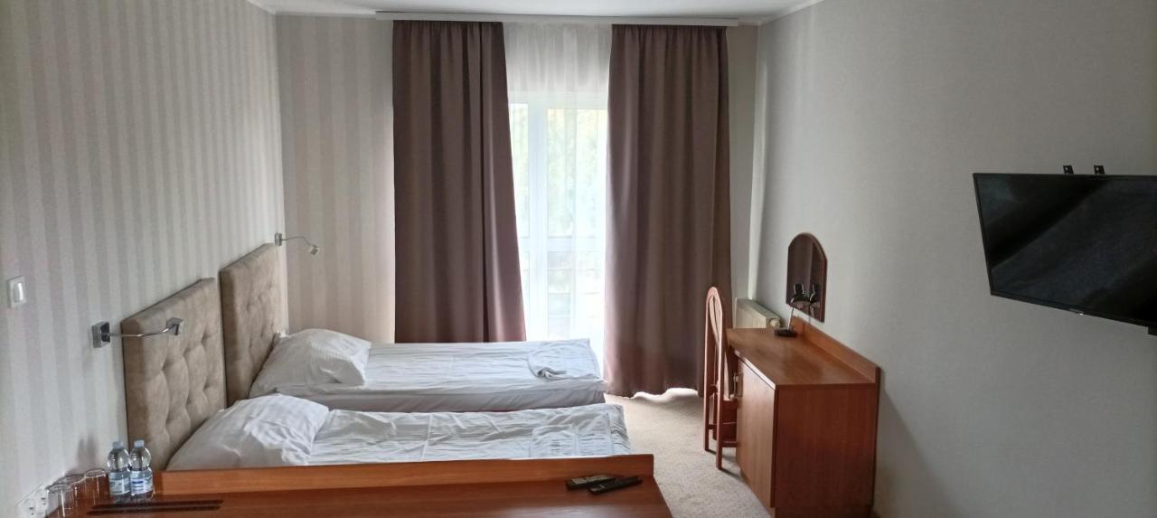 Hotel Przylesie Sierosław エクステリア 写真