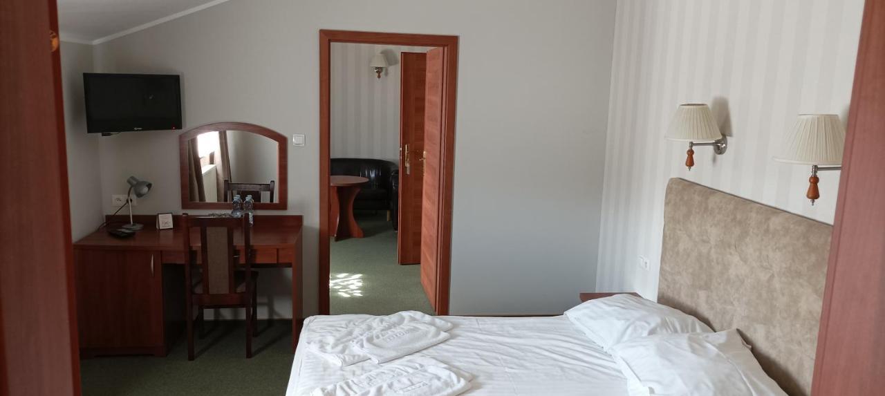 Hotel Przylesie Sierosław エクステリア 写真