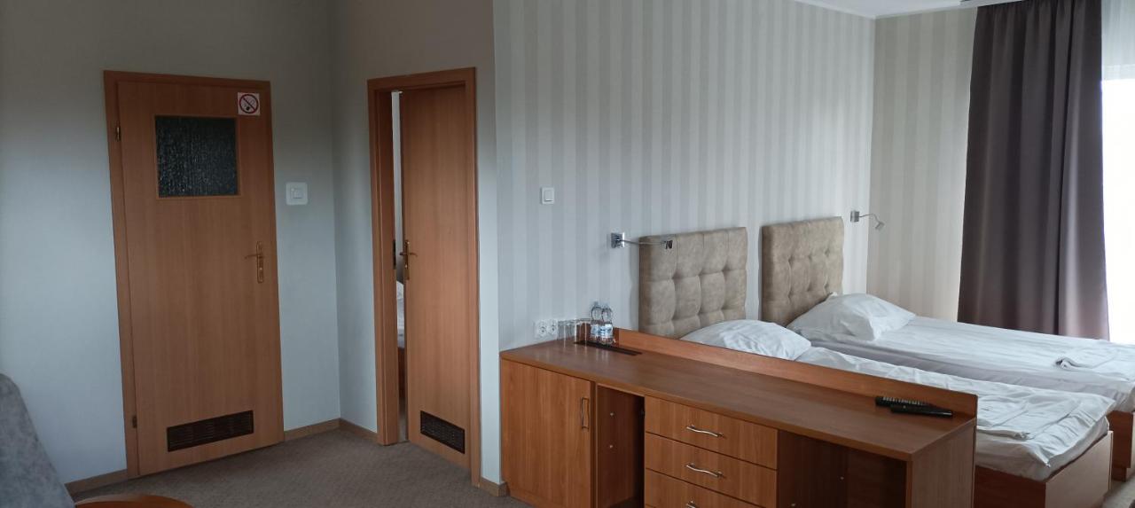 Hotel Przylesie Sierosław エクステリア 写真