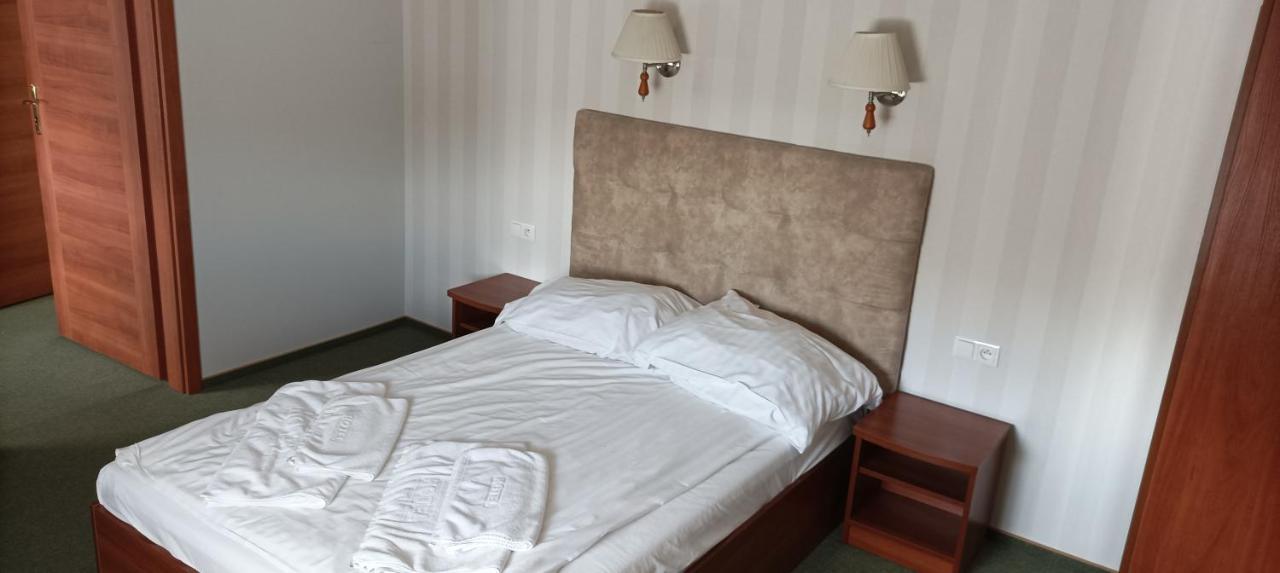 Hotel Przylesie Sierosław エクステリア 写真