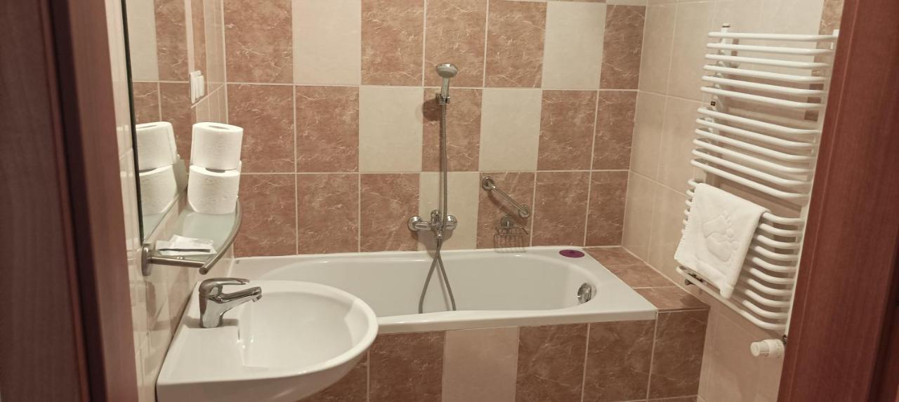 Hotel Przylesie Sierosław エクステリア 写真